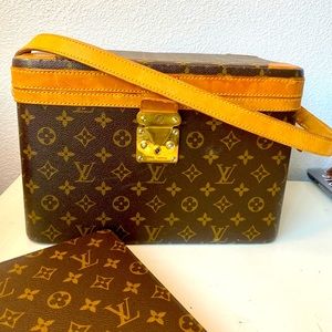 Louis Vuitton cosmetic train case❤️